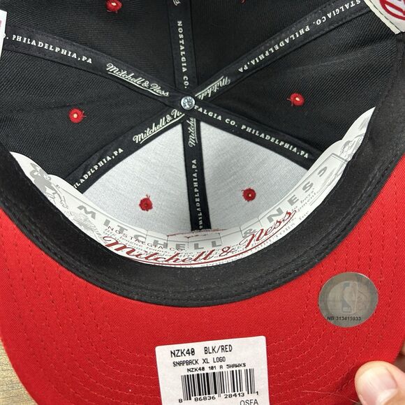 Atlanta Hawks Mitchell & Ness SnapBack OSFA Hat Black Red Nostalgia Logo NWT - Picture 8 of 9